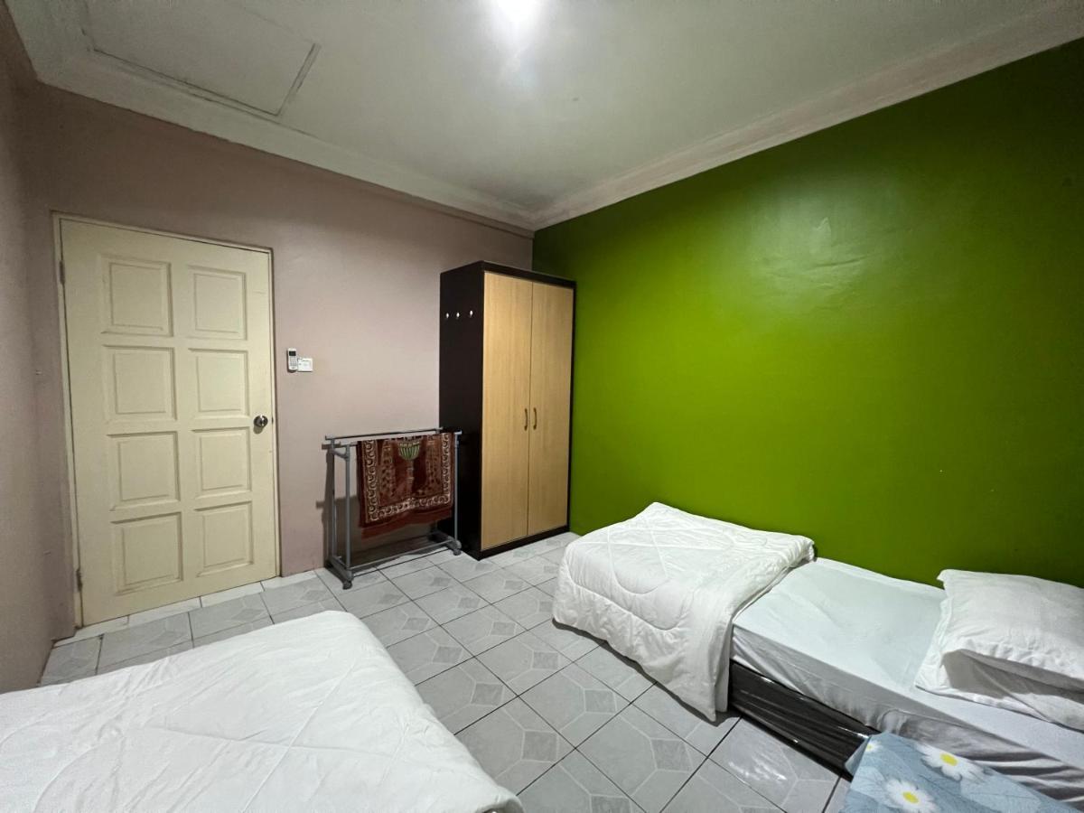 Hanif Homestay Kuching Exterior photo