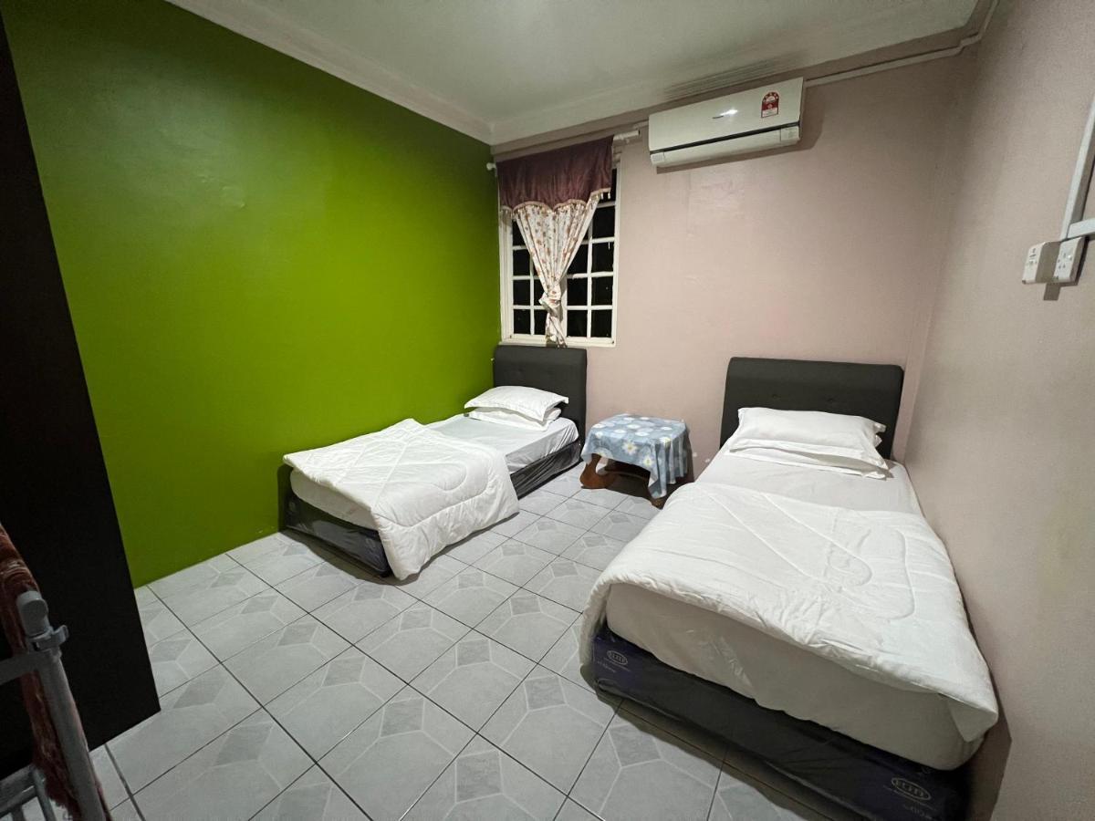 Hanif Homestay Kuching Exterior photo