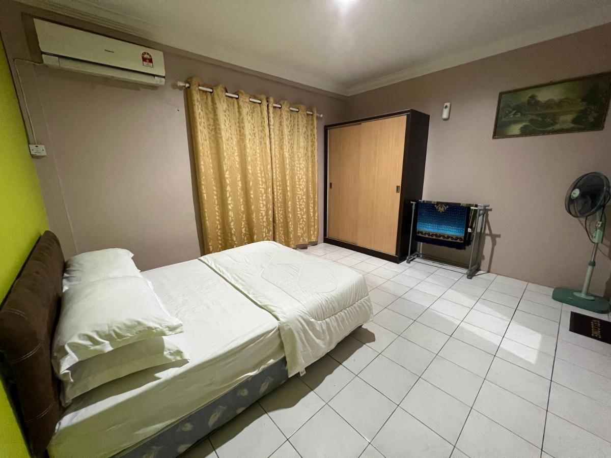 Hanif Homestay Kuching Exterior photo