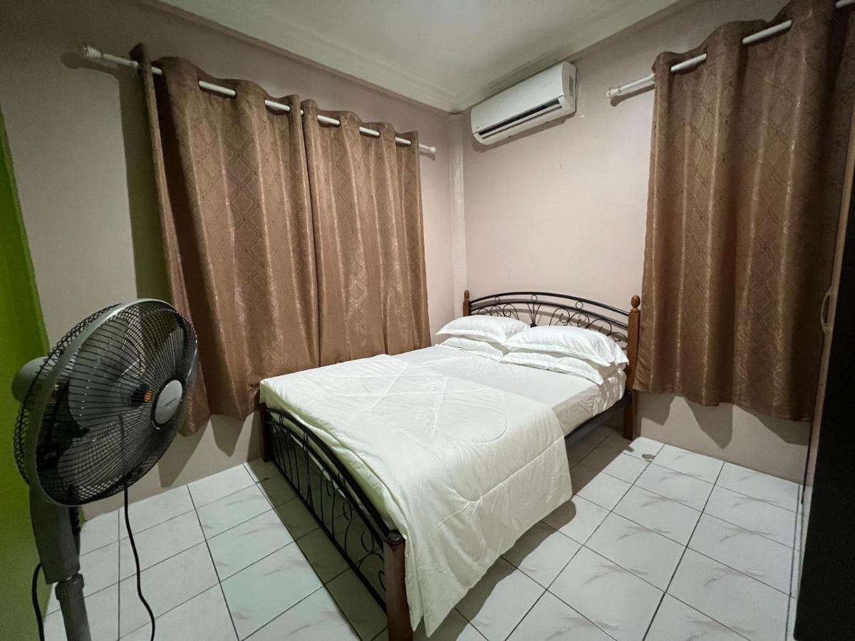 Hanif Homestay Kuching Exterior photo
