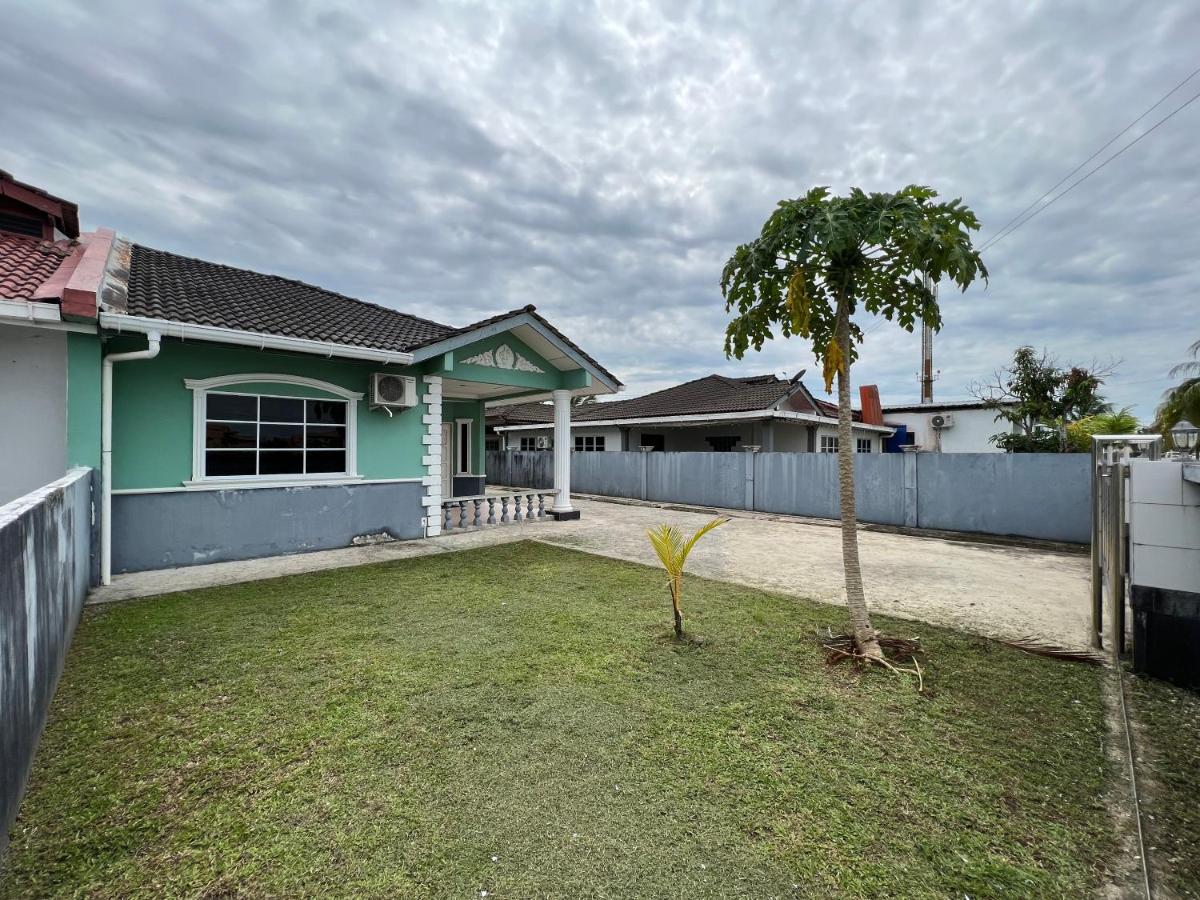 Hanif Homestay Kuching Exterior photo