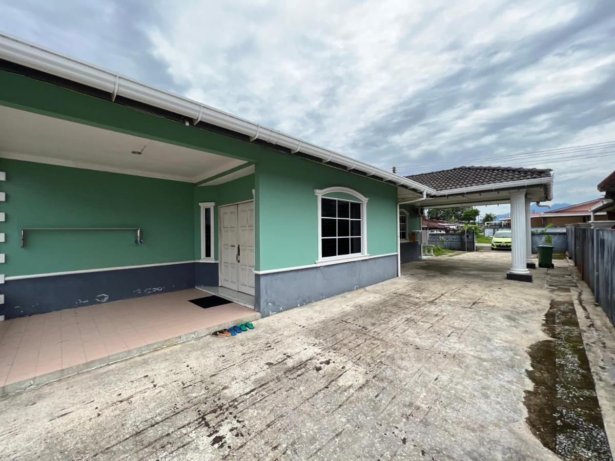 Hanif Homestay Kuching Exterior photo