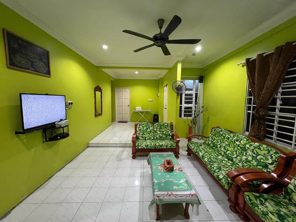 Hanif Homestay Kuching Exterior photo